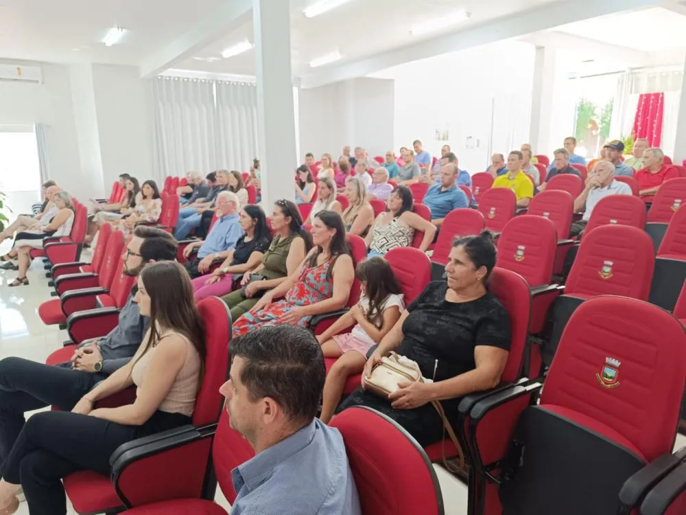 Posse de vereadores, prefeito e vice-prefeito marca o 1º dia de 2025