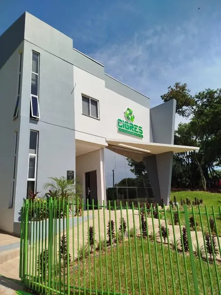 Secretária realiza visita técnica à CIGRES para discutir o gerenciamento de resíduos
