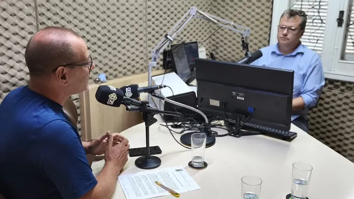 Prefeito Rosemar Sala destaca ações e projetos durante entrevista na Rádio 92 FM de Três Passos