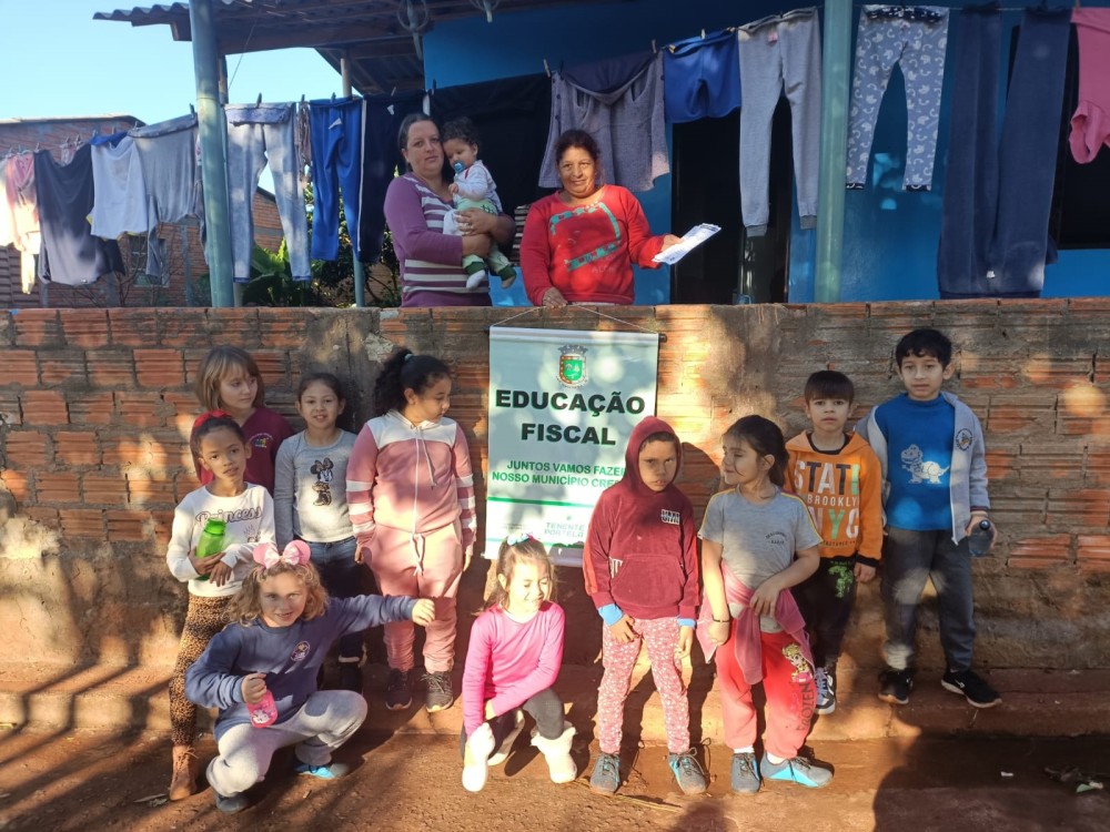 Pequenos grandes cidadãos reivindicam pracinha para o bairro. Foto: AC