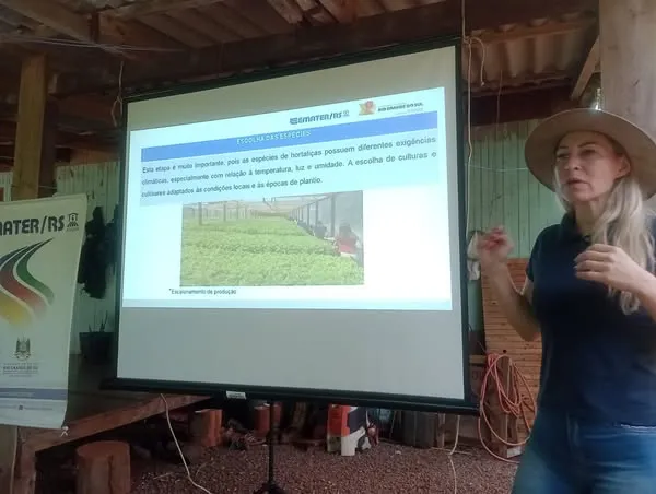 Agricultores participam de Tarde de Campo sobre Produção Olerícola