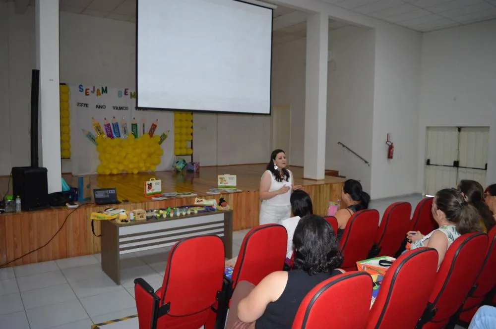 Semana de Formação prepara educadores para o ano letivo de 2025 