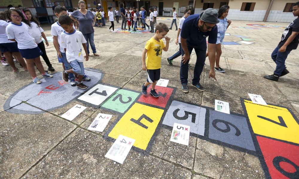 Brasília - Alunos da Escola Classe 29 de Taguatinga participam de atividades do projeto Adasa na Escola. No projeto as crianças aprendem como podem ajudar na preservação da água. Foto: Marcelo Camargo/Agência Brasil