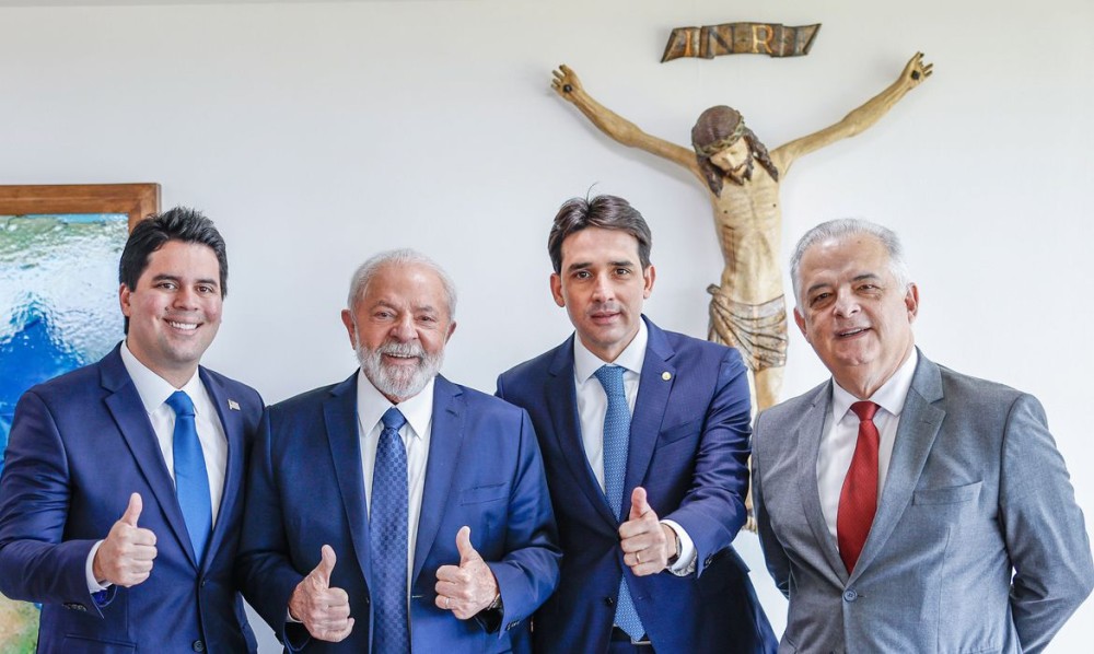 13.09.2023 - Presidente da República, Luiz Inácio Lula da Silva, durante reunião com o Ministro de Portos e Aeroportos, Márcio França, Deputado Federal Silvio Costa Filho (Republicanos- PE) e Deputado Federal André Fufuca (PP-MA), no Palácio do Planalto. 