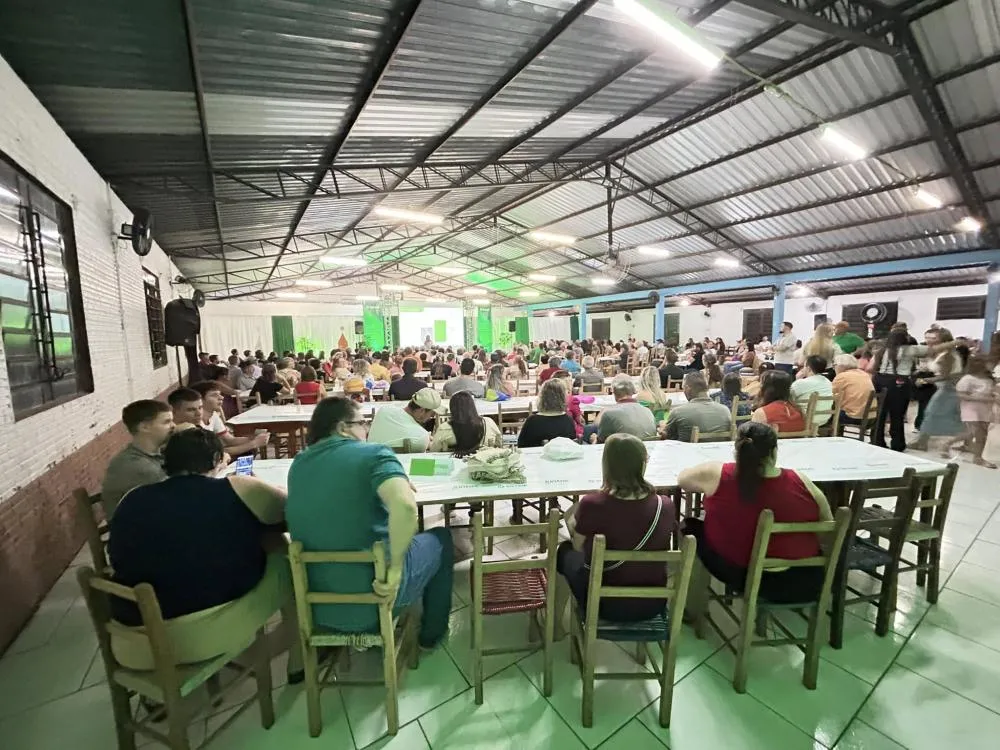Assembleia da Sicredi Raízes lota clube da Terceira Idade em Miraguaí