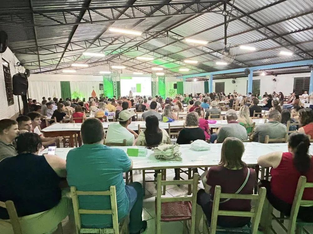 Assembleia da Sicredi Raízes lota clube da Terceira Idade em Miraguaí