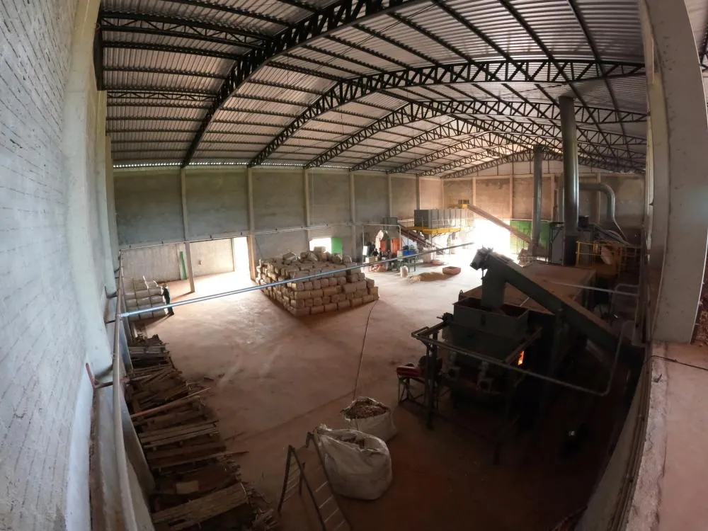 Prefeito visita fábrica de maravalha e destaca impacto econômico local