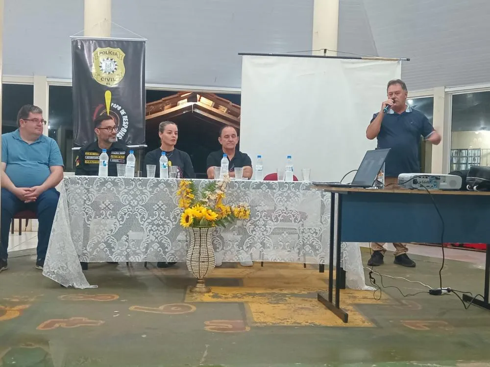 Escola Lenira promove encontro com palestras para pais de alunos