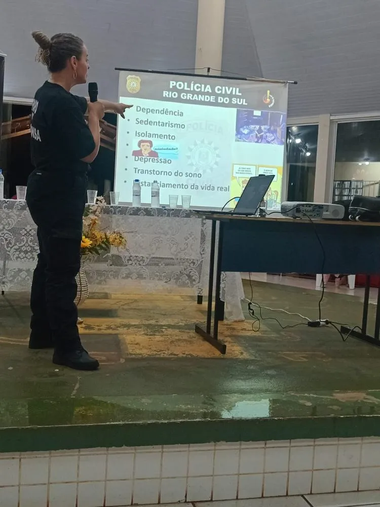 Escola Lenira promove encontro com palestras para pais de alunos