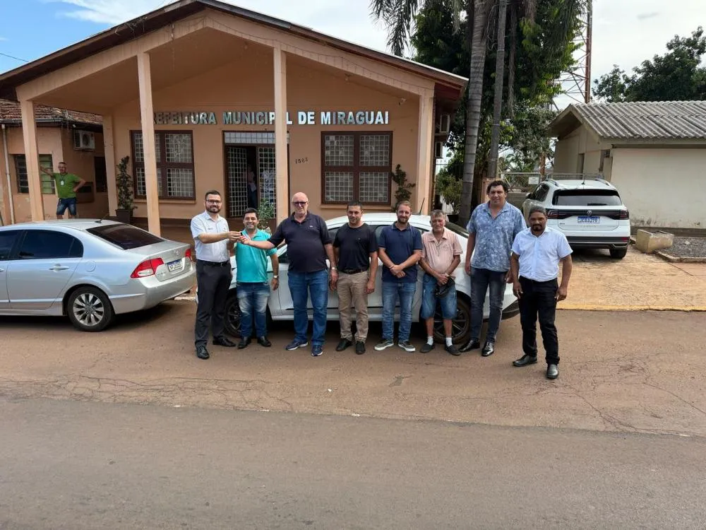 Administração recebe o primeiro de três veículos novos para a área da saúde