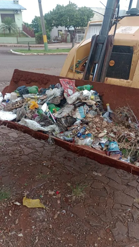 Limpeza urbana ganha reforço e melhora o visual da cidade