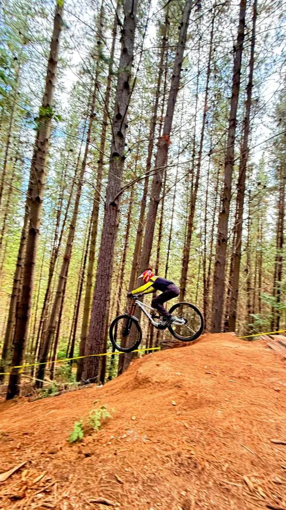 Caetano Brunet, jovem talento do downhill, disputa Pan-Americano no Chile 