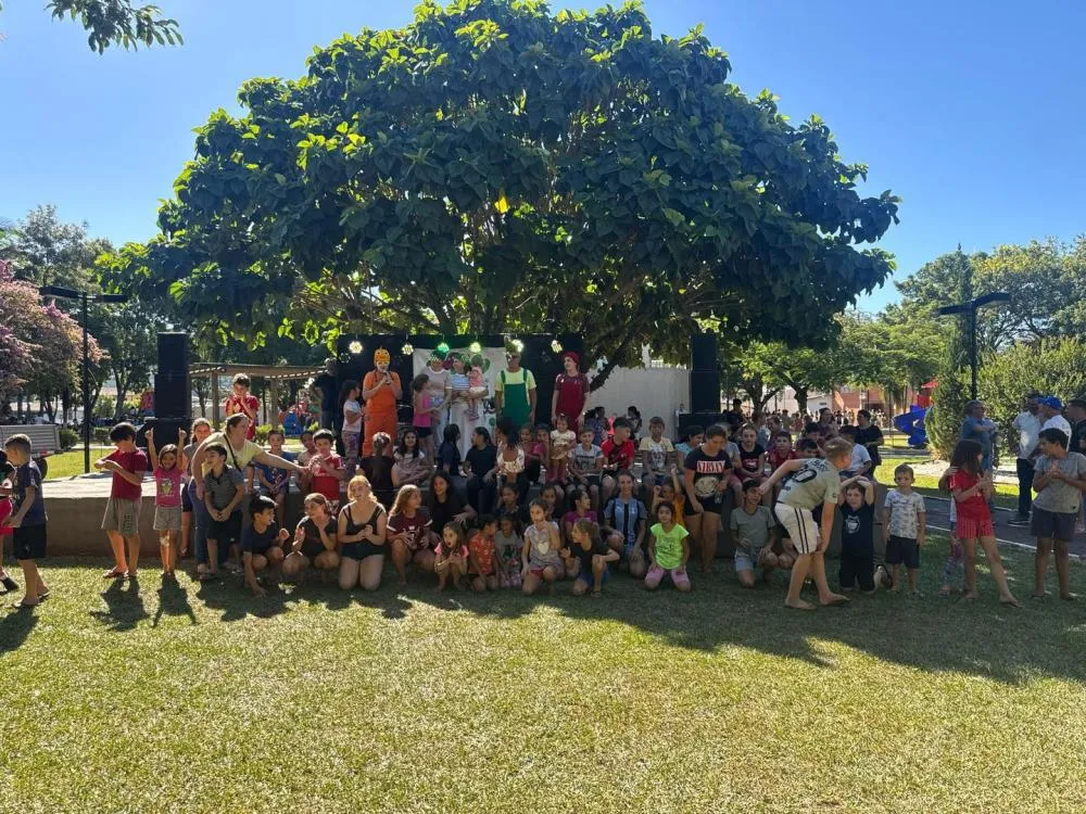 Administração Municipal realiza tarde festiva com crianças na Praça Central