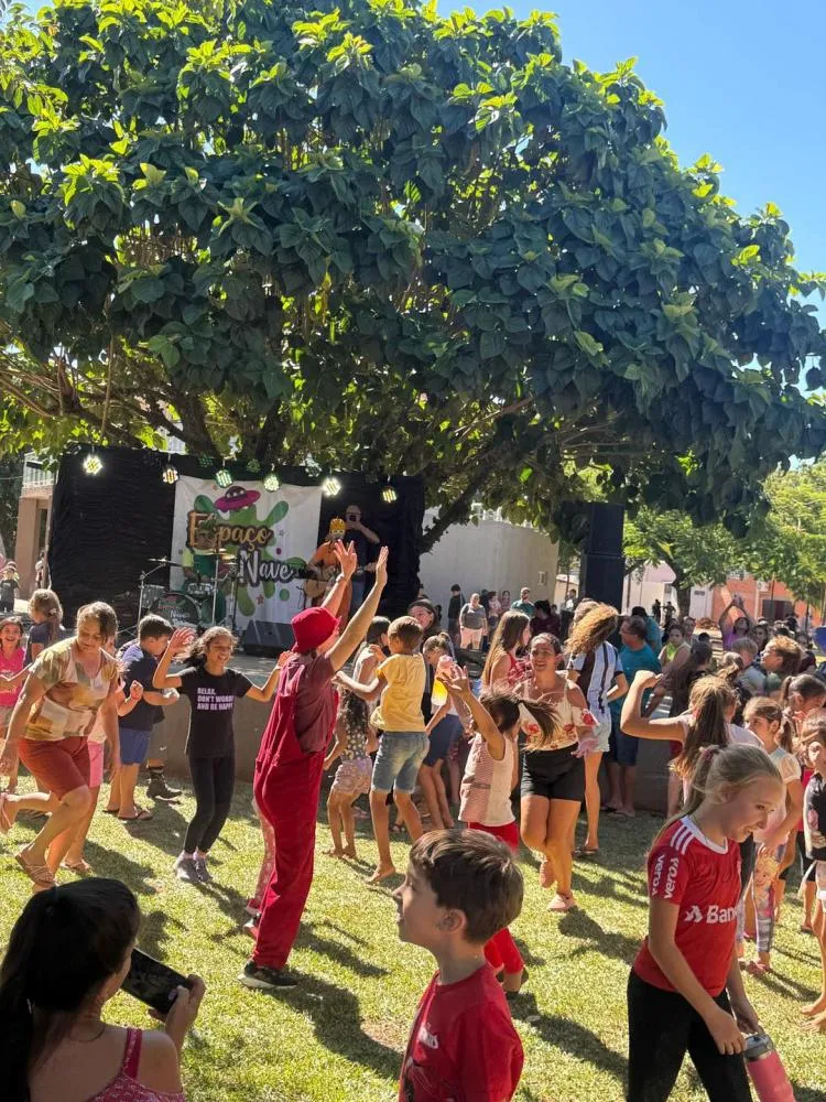 Administração Municipal realiza tarde festiva com crianças na Praça Central
