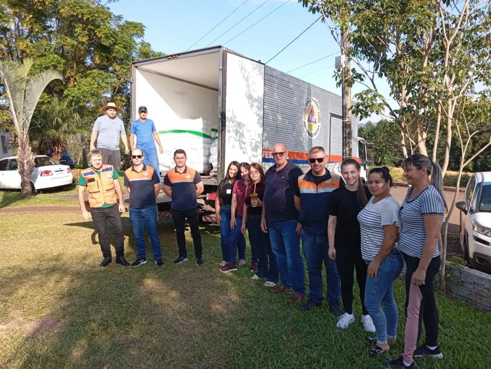 Defesa Civil entrega cestas básicas a famílias afetadas pela estiagem em Miraguaí