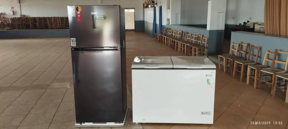 Município doa refrigerador e congelador para a comunidade Tiradentes