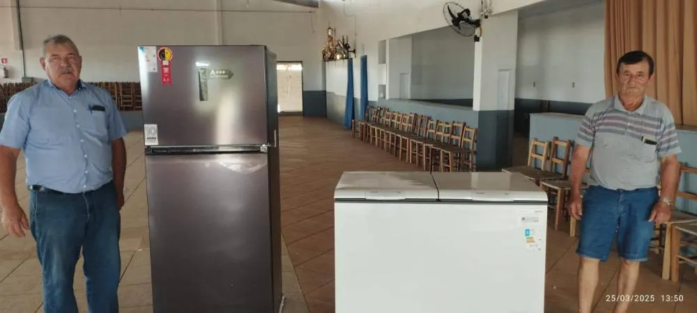 Município doa refrigerador e congelador para a comunidade Tiradentes