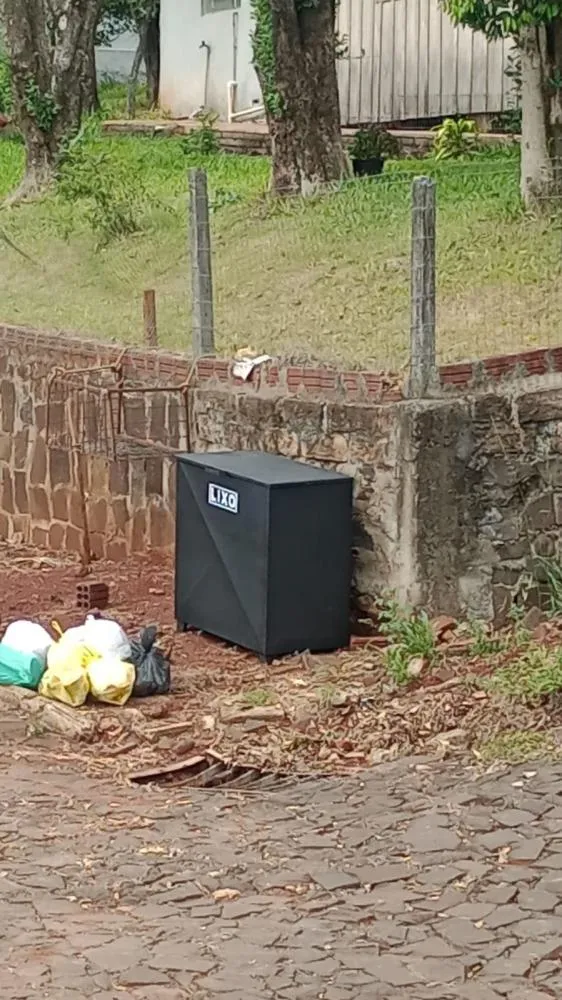 Miraguaí instala novas lixeiras para reforçar limpeza urbana