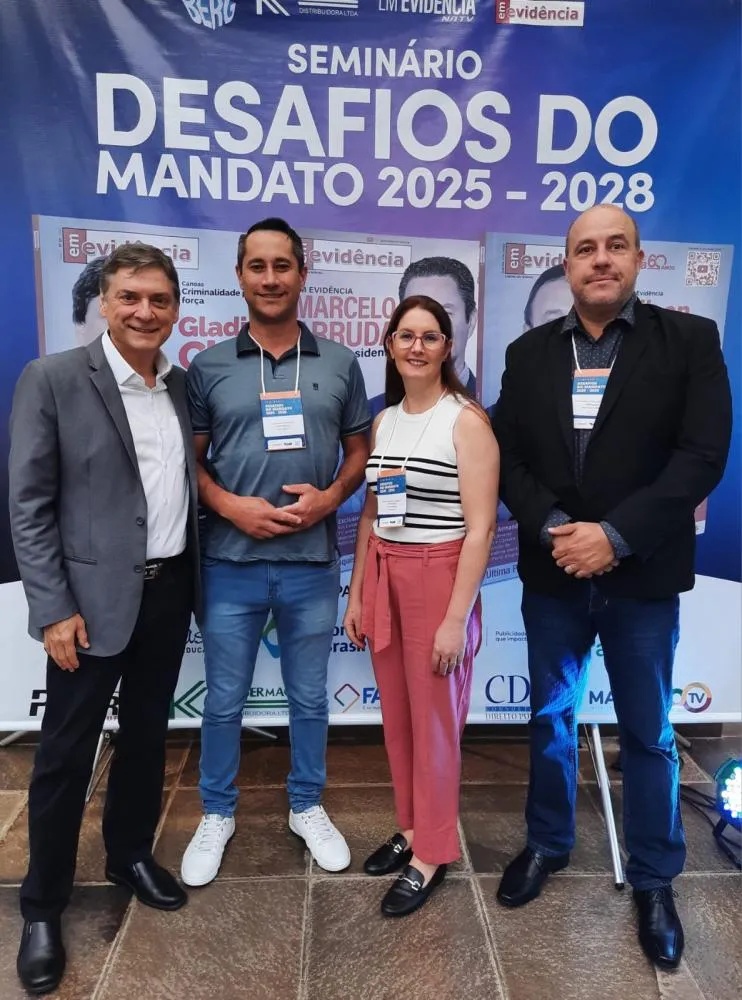 Comitiva de Derrubadas participa de seminário da FAMURS em Porto Alegre