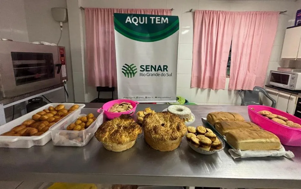 Capacitação gratuita sobre derivados da mandioca reúne moradores no CRAS